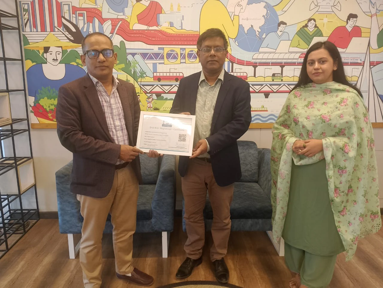 MacroHealthPlus receiving its D-U-N-S Registered Certificate